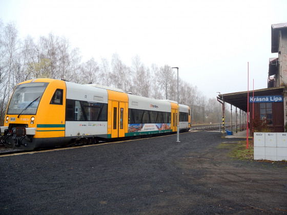 Vlak Trilex linky T9 Liberec – Varnsdorf - Mikulášovice na nádraží v Krásné Lípě (foto: Ivo Šafus)