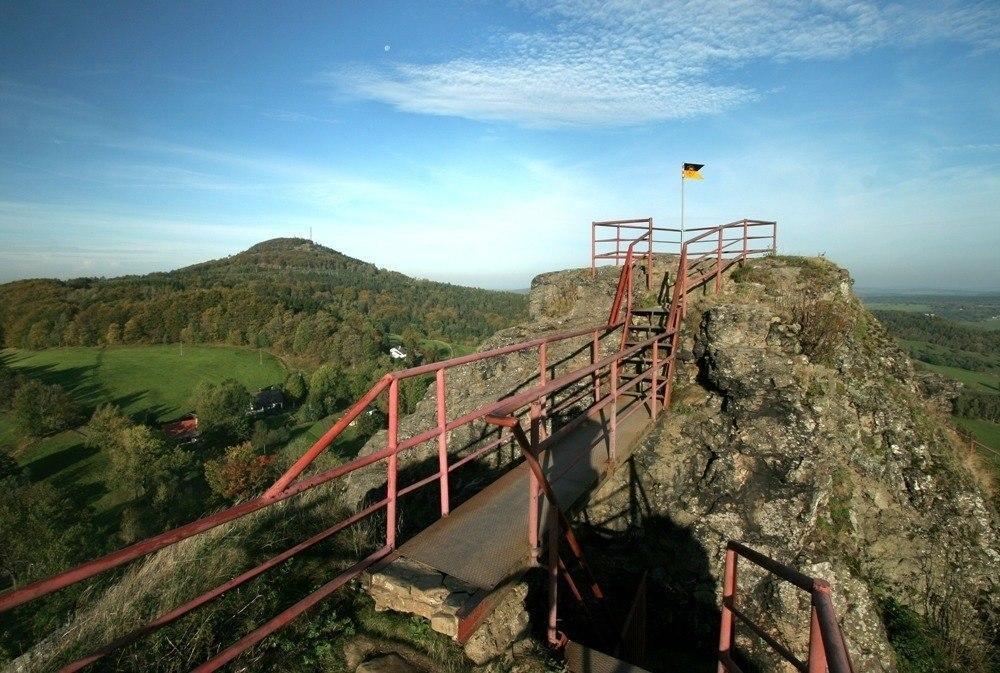 Blick von der Burg Tollenstein zum Tannenberg