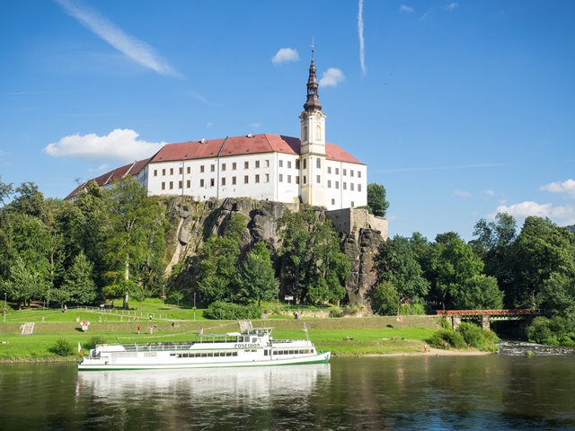 Děčín, Schloss und Elbufer