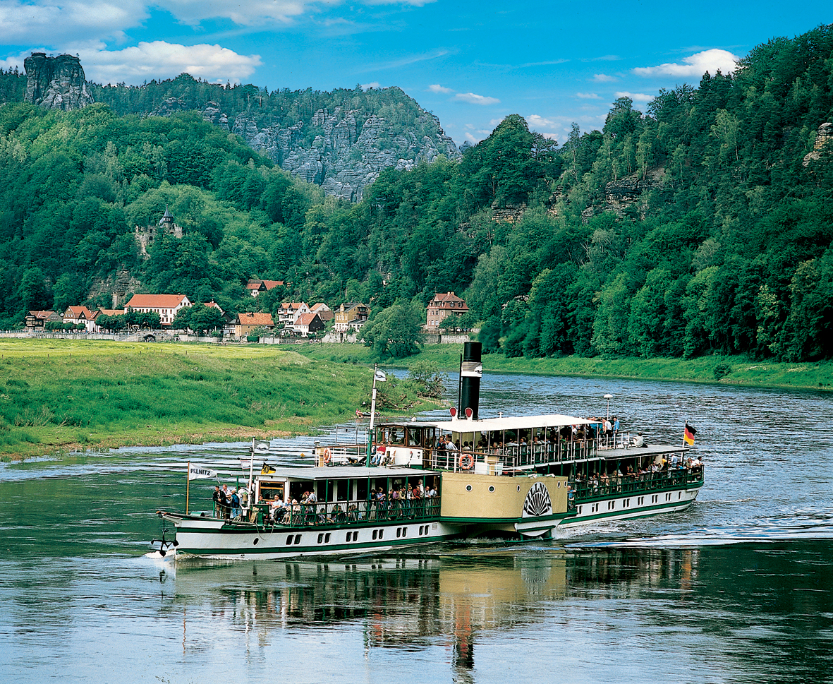 Mit dem Dampfer durch das Elbtal zu den Felsformationen 