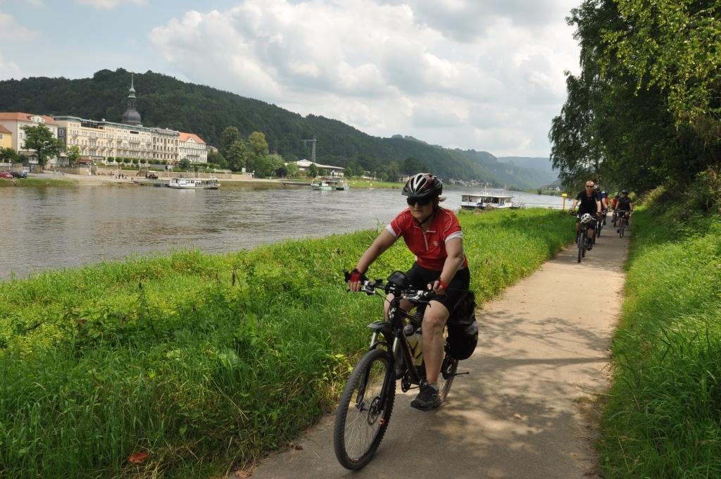 Bycicle tour Bohemian Saxon Switzerland along the Elbe river to Bad Schandau 