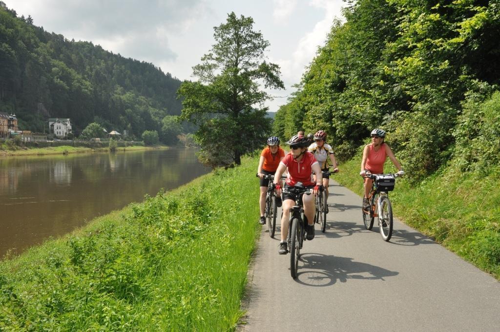 Bycicle tour Bohemian Saxon Switzerland along the Elbe river to Bad Schandau 