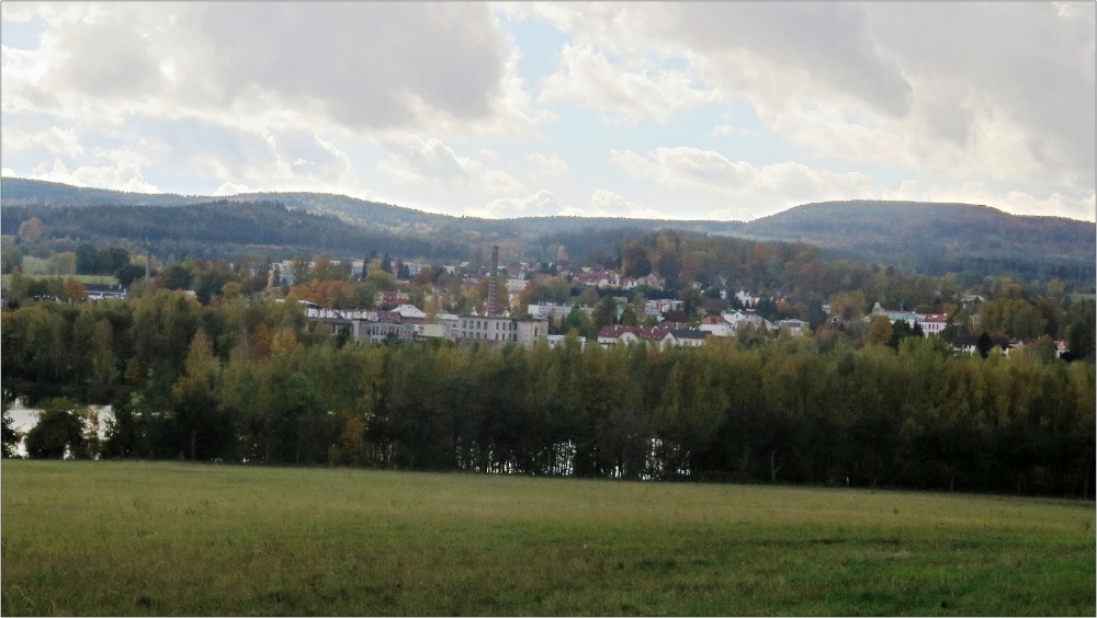 Pohled od Harrachova na Šluknov - foto Miroslav Vyčítal