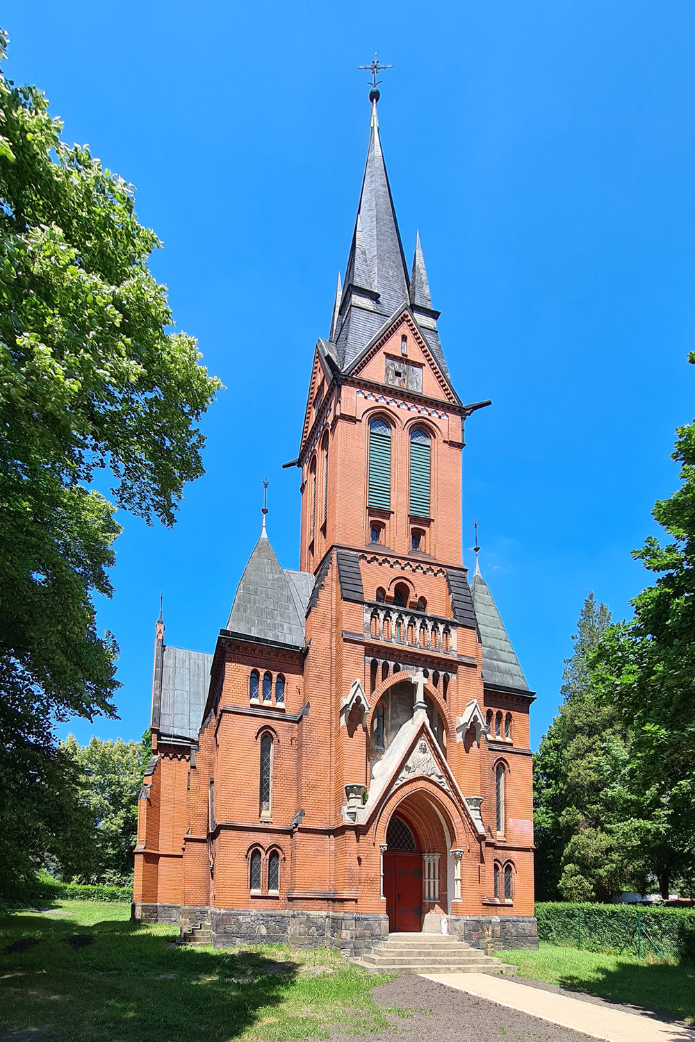 Červený kostel (foto Jiří Stejskal)