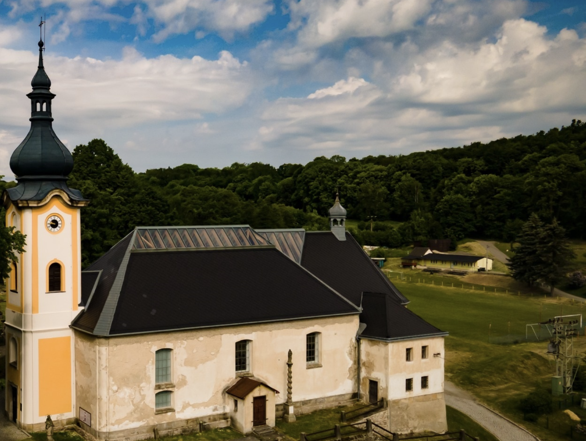 Kostel sv. Mikuláše v Petrovicích