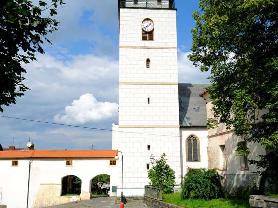 Česká Kamenice - St. Jakobus-Kirche mit Aussichtsturm, Foto: J. Laštůvka