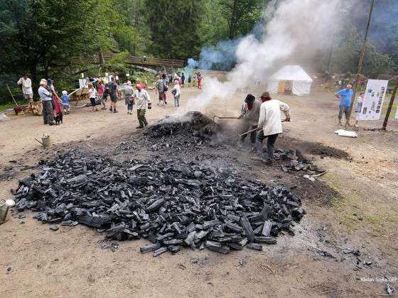 Holzkohle aus der Böhmischen Schweiz - Woche der Forsthandwerke