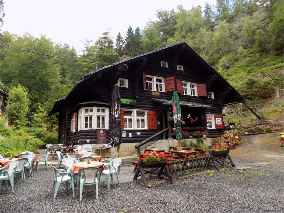 Pension und Berghütte „Tokáň“ - Gebäude und Garten