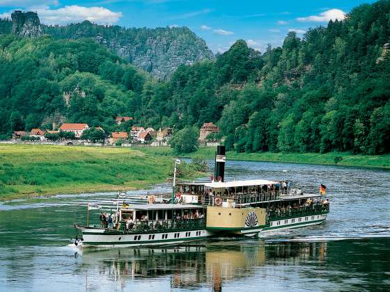 Mit dem Dampfer durch das Elbtal zu den Felsformationen 