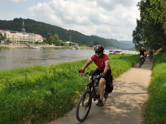 Bycicle tour Bohemian Saxon Switzerland along the Elbe river to Bad Schandau 