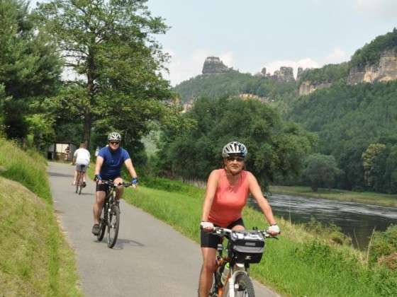 Bycicle tour Bohemian Saxon Switzerland along the Elbe river to Bad Schandau 