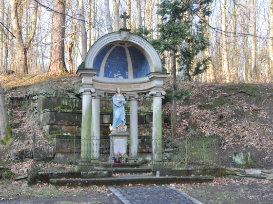 Křížová hora - gloriet se sochou Panny Marie Immaculaty z roku 1869 (foto: Ivo Šafus)