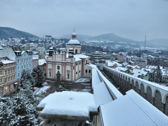 Zámek Děčín - Dlouhá jízda a Kostel Povýšení sv. Kříže (foto: Ivo Šafus)