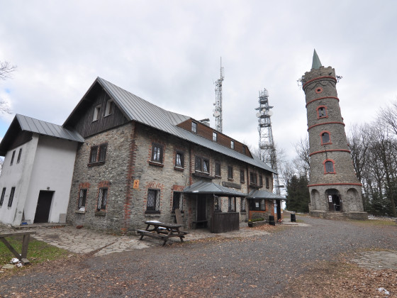 Jedlová -restaurace a rozhledna (foto: Ivo Šafus)