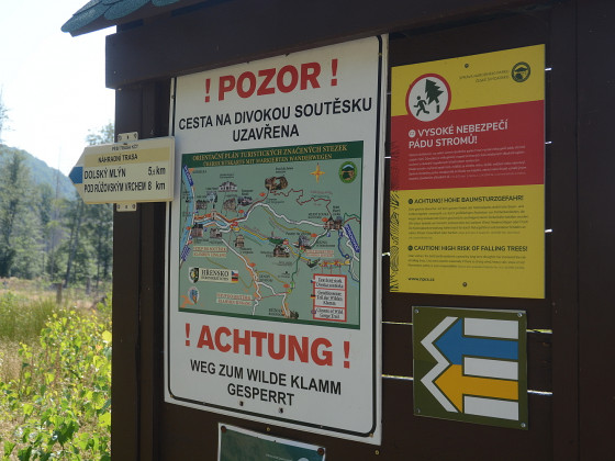 Varovné tabule na území NP České Švýcarsko