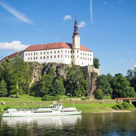 Děčín, Schloss und Elbufer