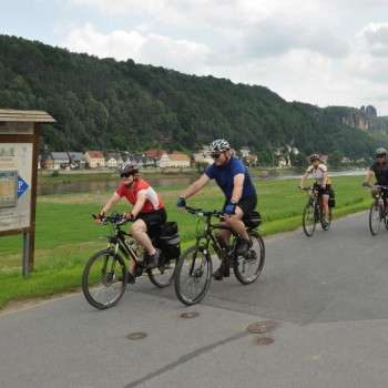 Bycicle tour Bohemian Saxon Switzerland along the Elbe river to Bad Schandau 