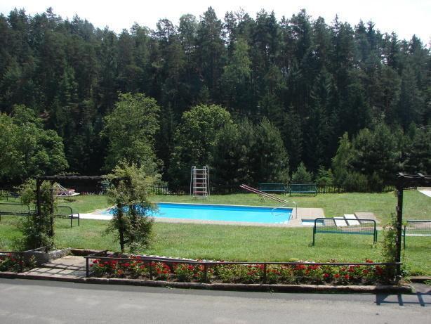 Hotel Bellevue - bazén a zahrada