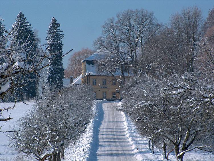 Hotel „Lípa“ - Auffahrt im Winter