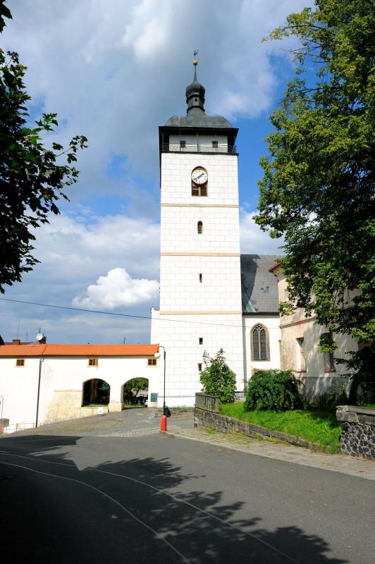 Česká Kamenice - St. Jakobus-Kirche mit Aussichtsturm, Foto: J. Laštůvka