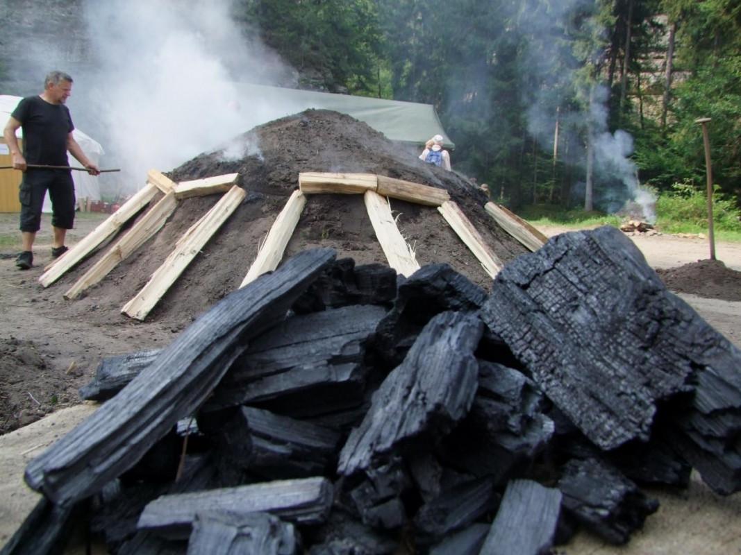 Holzkohle aus der Böhmischen Schweiz - Woche der Forsthandwerke