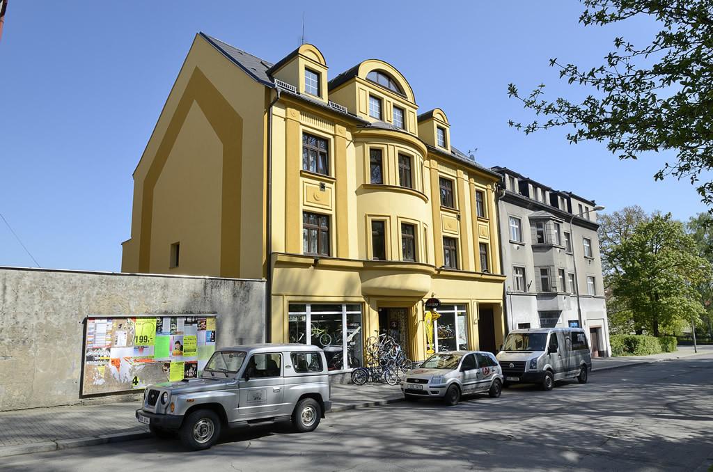 Kola Brabec - budova