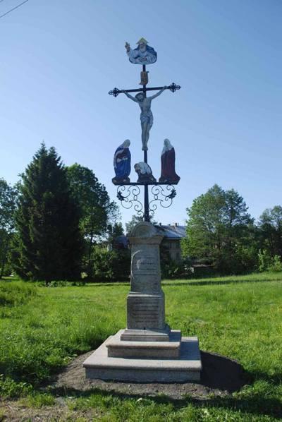 Kříž s kamenným podstavcem Staré Křečany