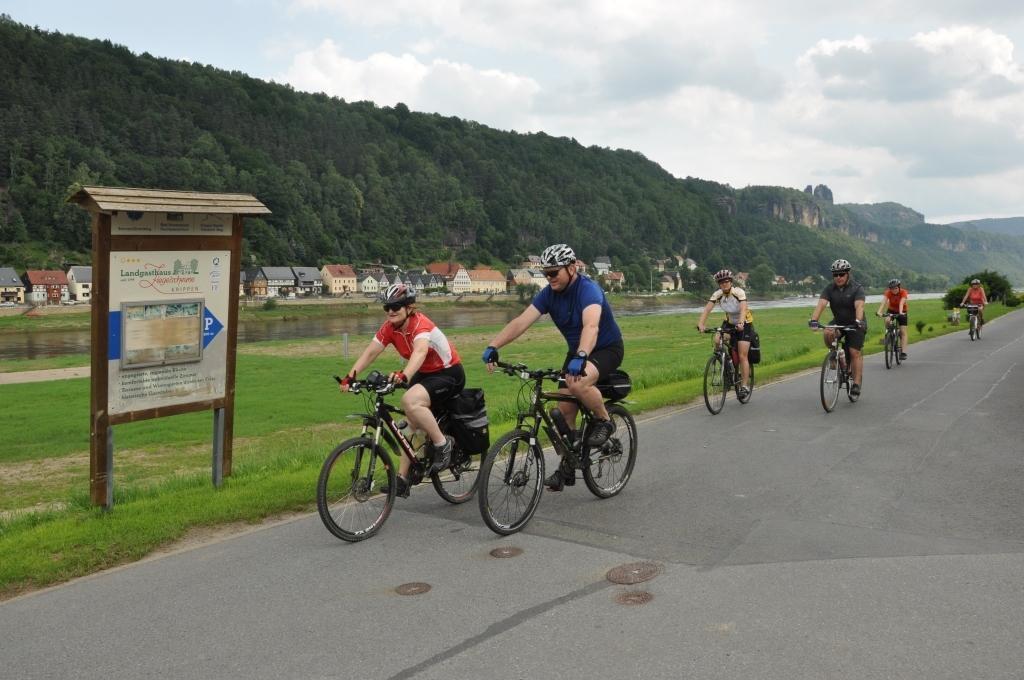 Bycicle tour Bohemian Saxon Switzerland along the Elbe river to Bad Schandau 