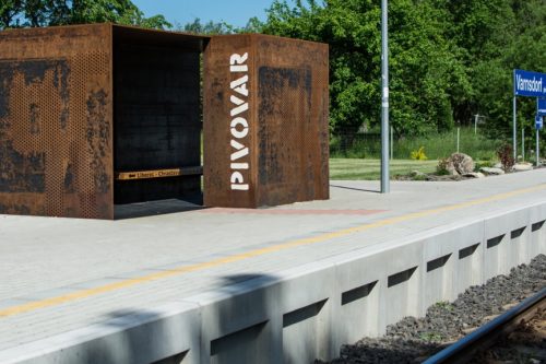 Pivovar Kocour ve Varnsdorfu - vlastní vlaková zastávka